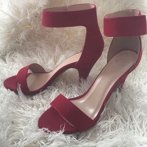 Red healed shoes👠